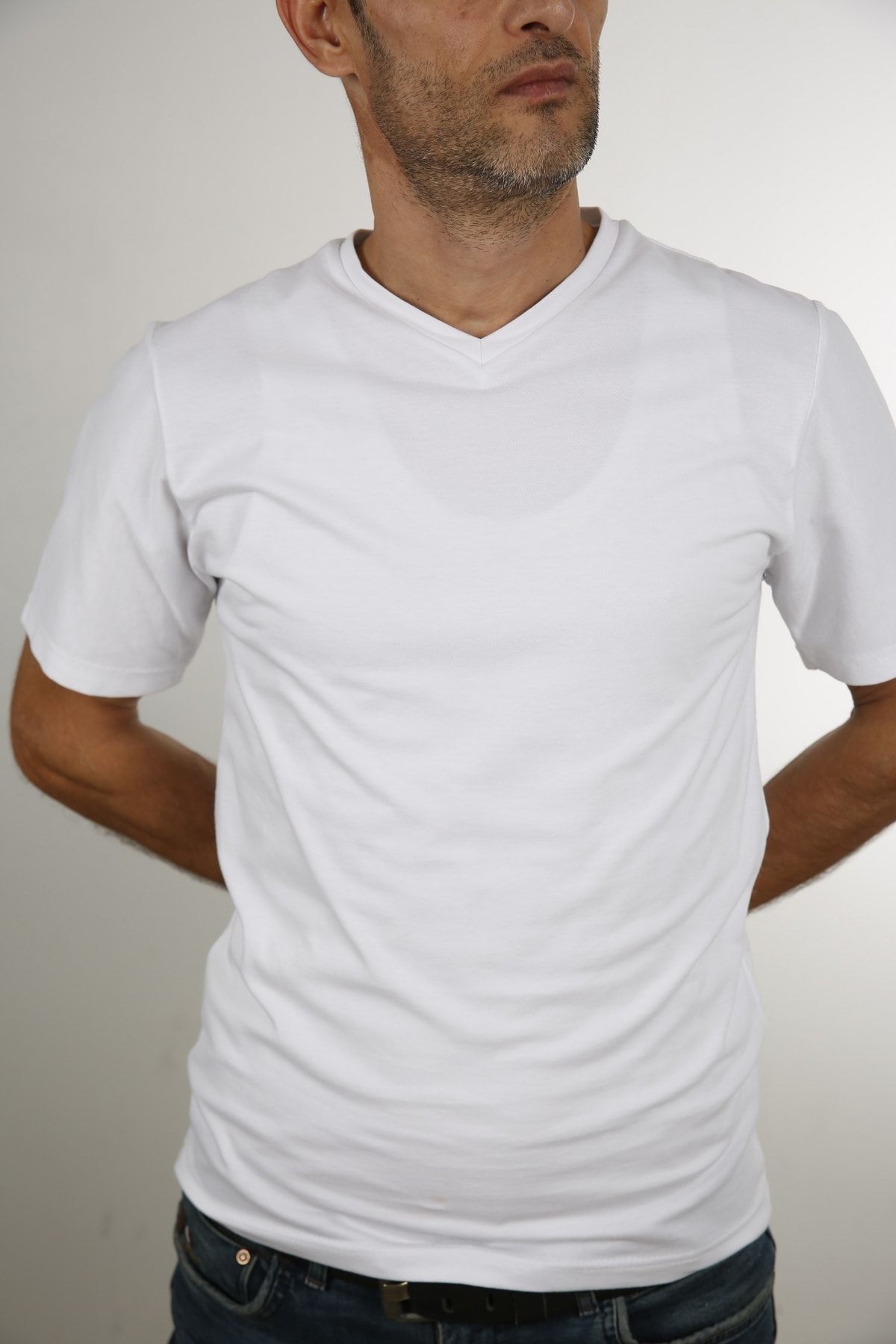 Erkek Beyaz V Yaka Slim Fit Kısa Kol T-Shirt 2000B