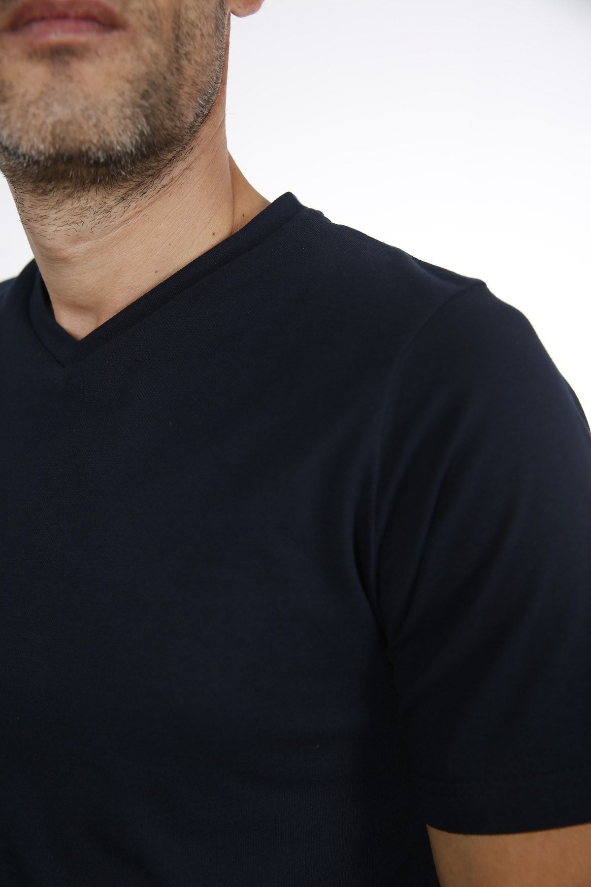 Erkek Lacivert V Yaka Slim Fit Kısa Kol T-Shirt 2000L