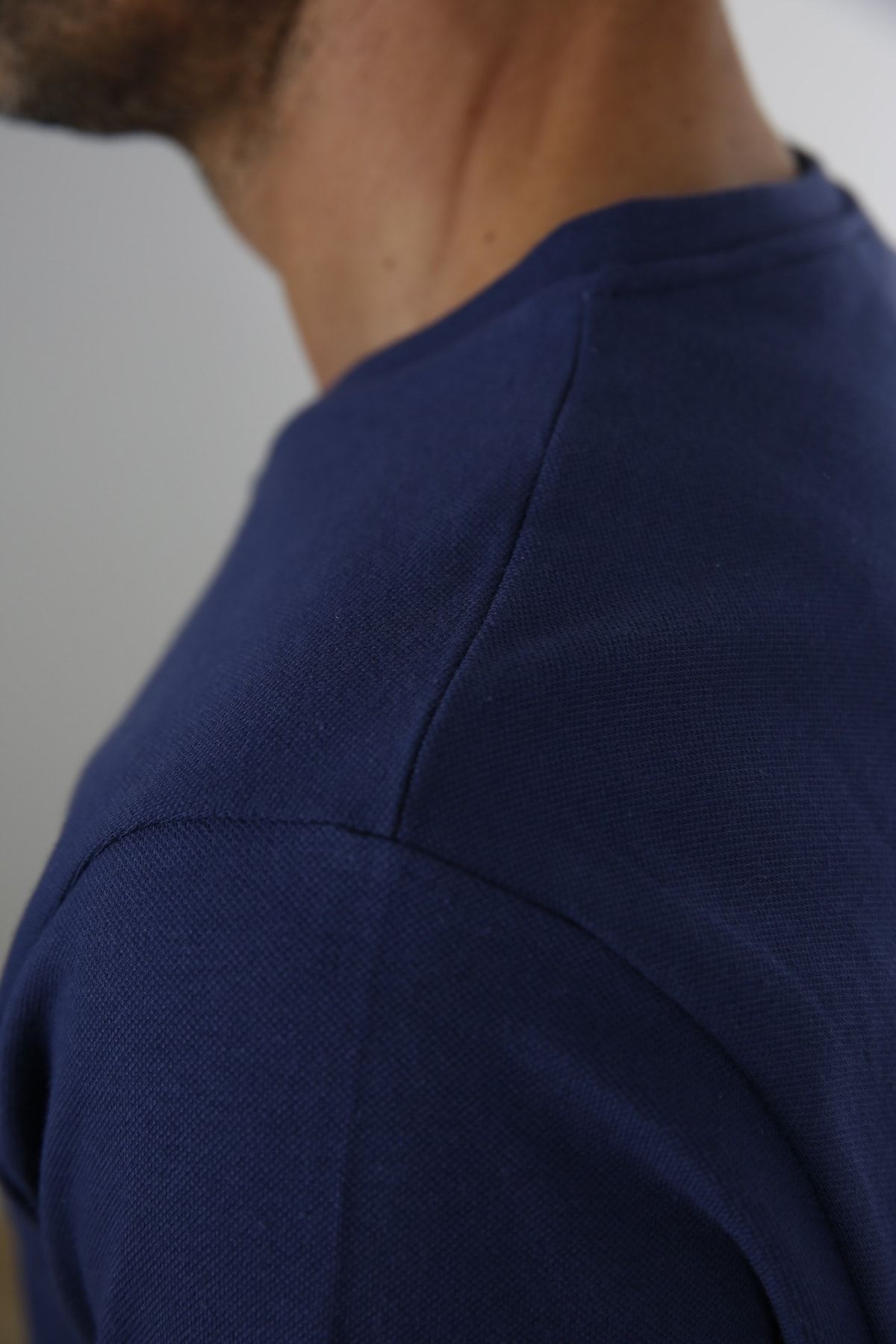 Erkek İndigo V Yaka Slim Fit Kısa Kol T-Shirt 2000İ