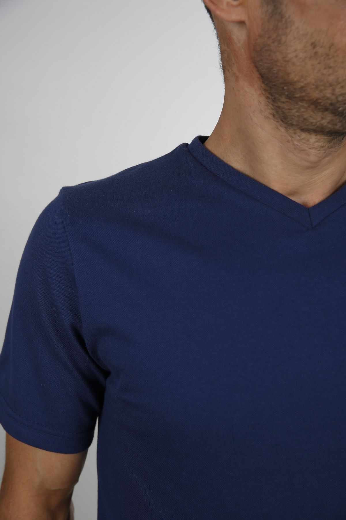 Erkek İndigo V Yaka Slim Fit Kısa Kol T-Shirt 2000İ