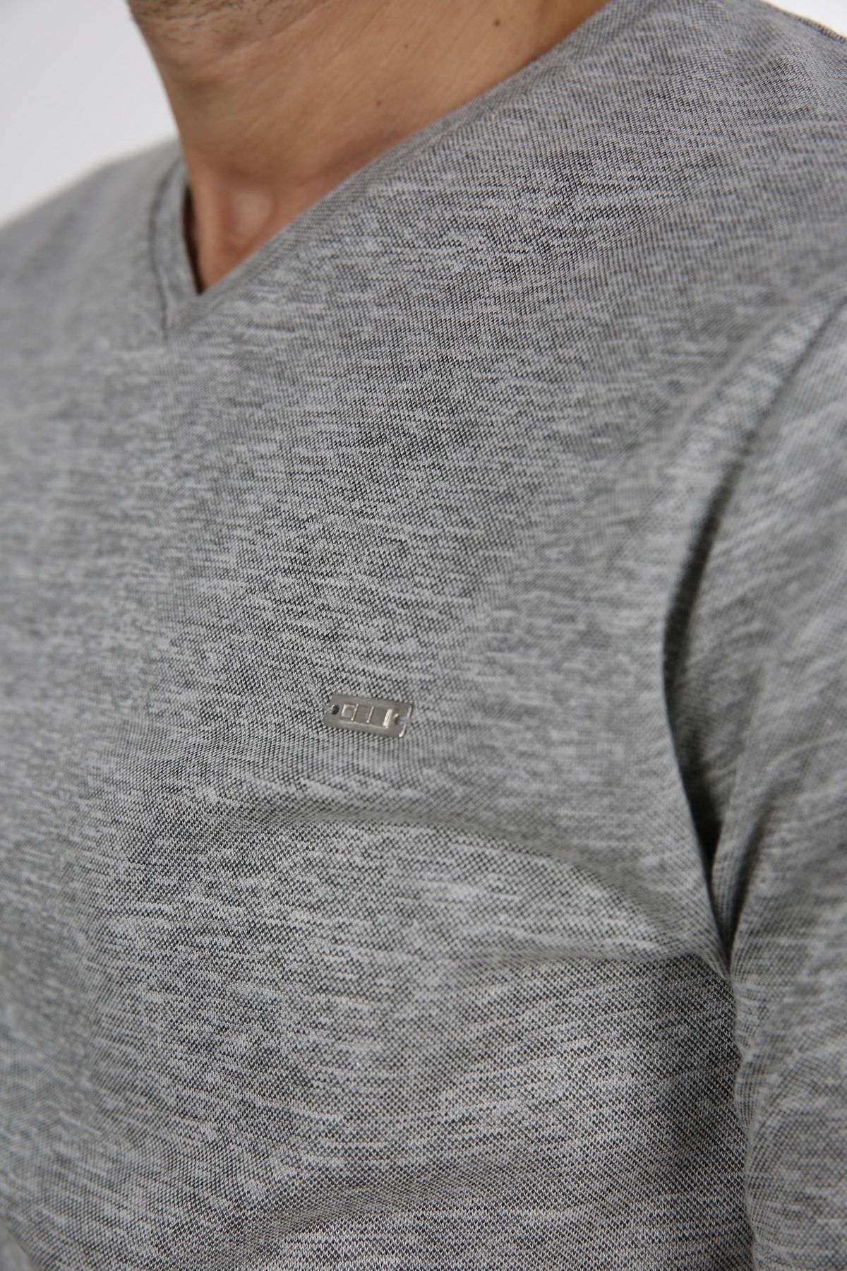 Erkek Gri V Yaka Slim Fit Kısa Kol T-Shirt 2001G