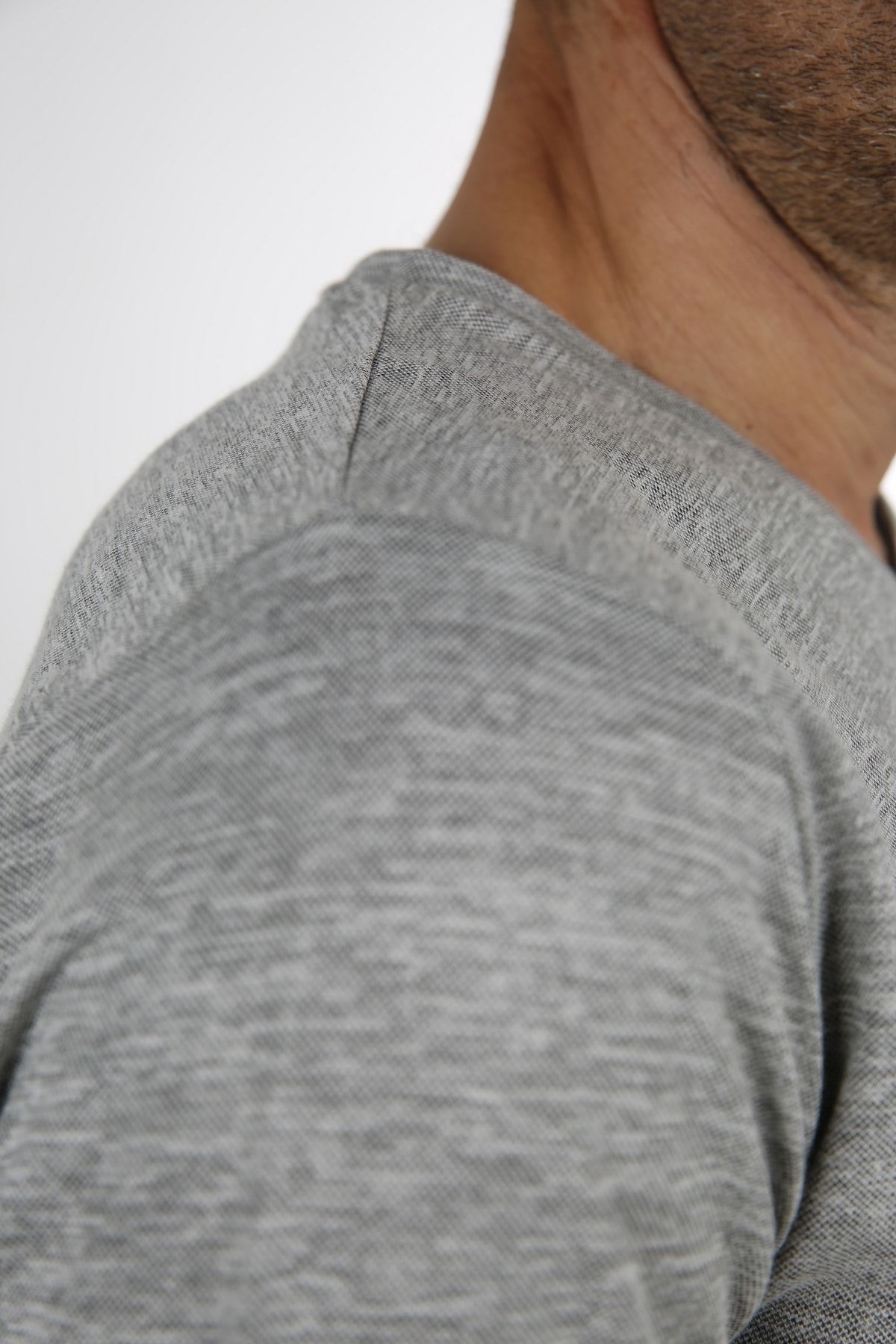 Erkek Gri V Yaka Slim Fit Kısa Kol T-Shirt 2001G