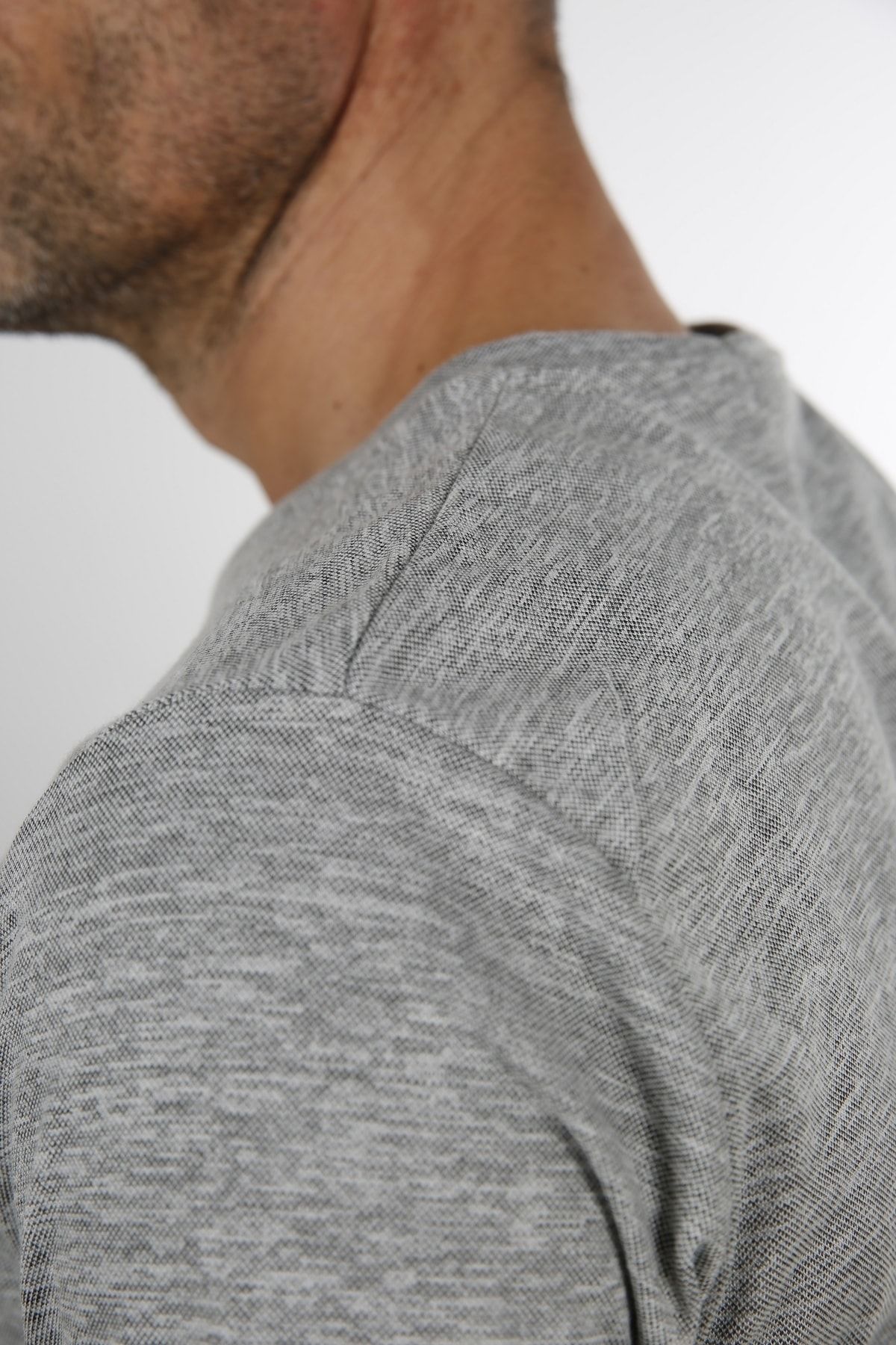 Erkek Gri V Yaka Slim Fit Kısa Kol T-Shirt 2001G