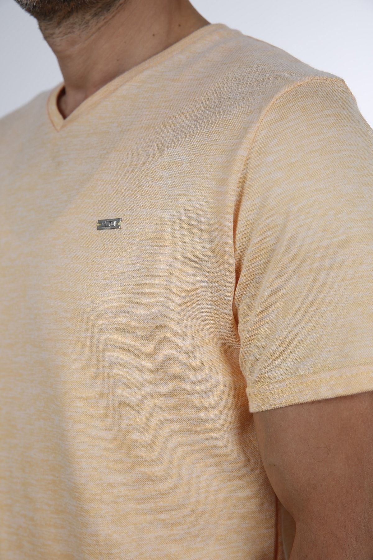 Erkek Sarı V Yaka Slim Fit Kısa Kol T-Shirt 2001S