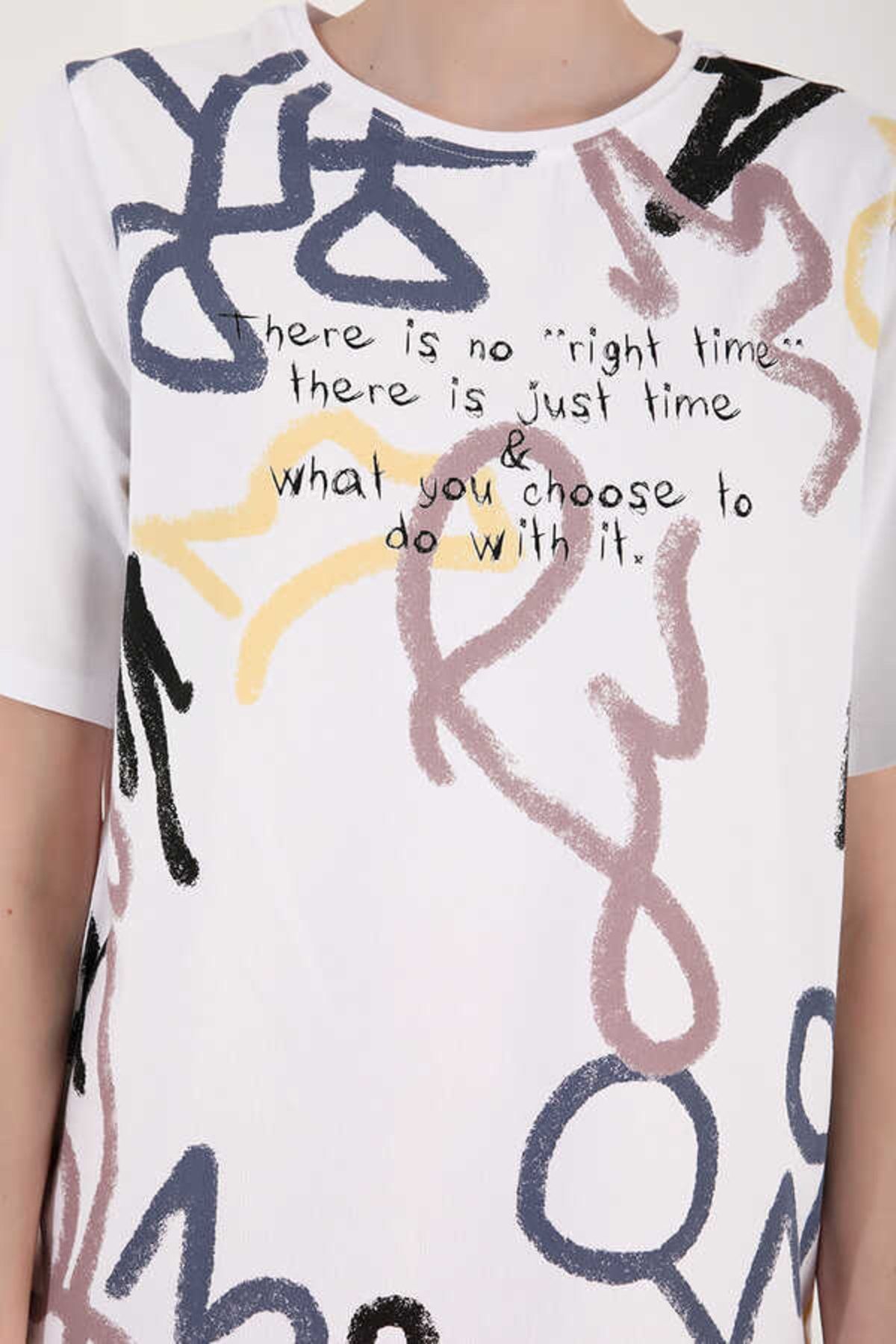 Kadın Beyaz Bisiklet Yaka Karışık Desenli Yazı Baskılı Oversize O Yaka T-Shirt 97132-02