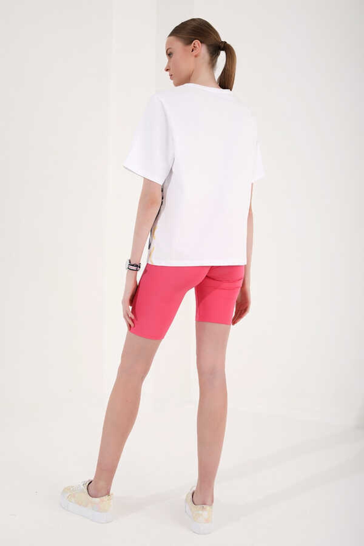 Kadın Beyaz Bisiklet Yaka Karışık Desenli Yazı Baskılı Oversize O Yaka T-Shirt 97132-02