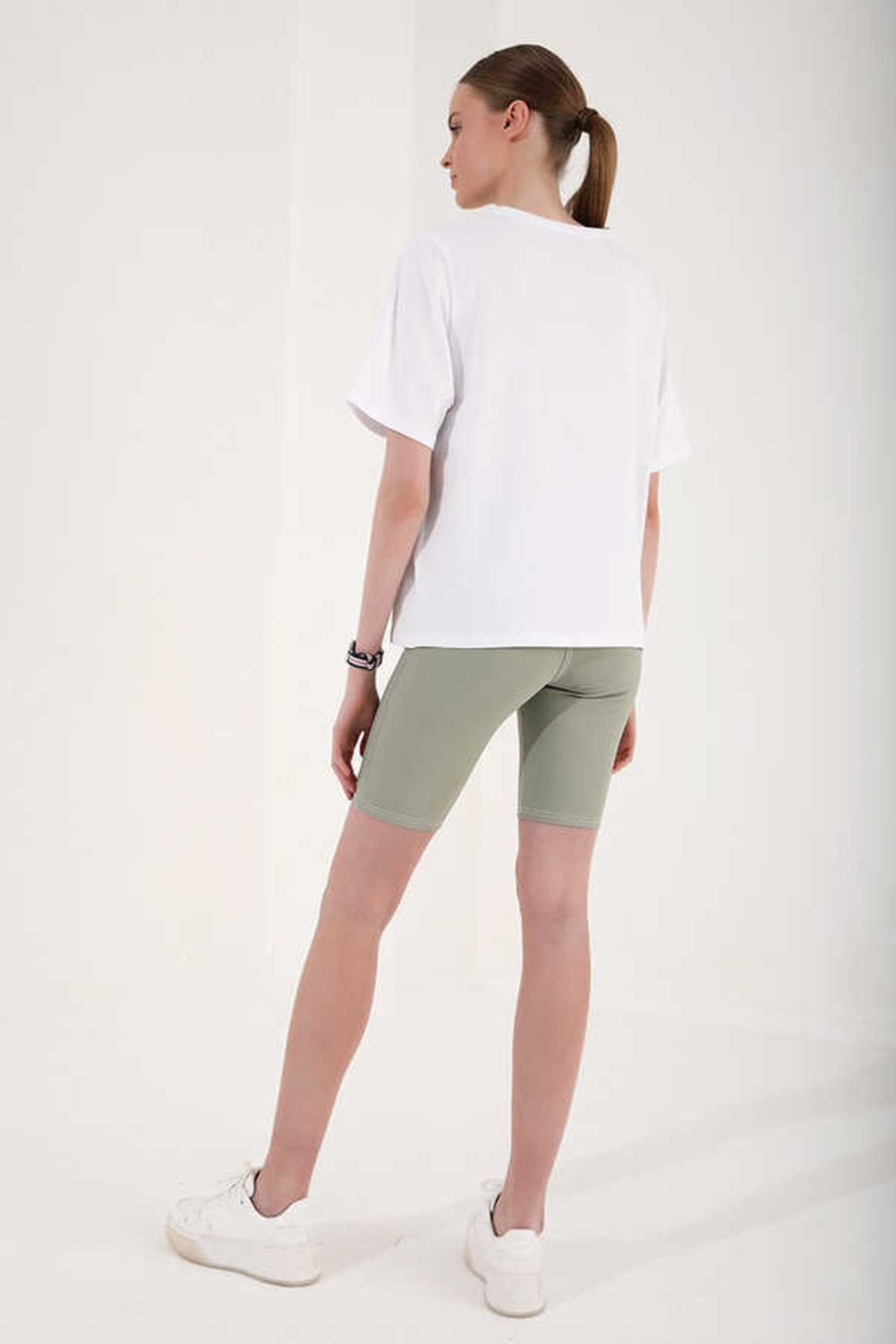 Kadın Beyaz Bisiklet Yaka Deforme Yazı Baskılı Oversize O Yaka T-Shirt 97134-02