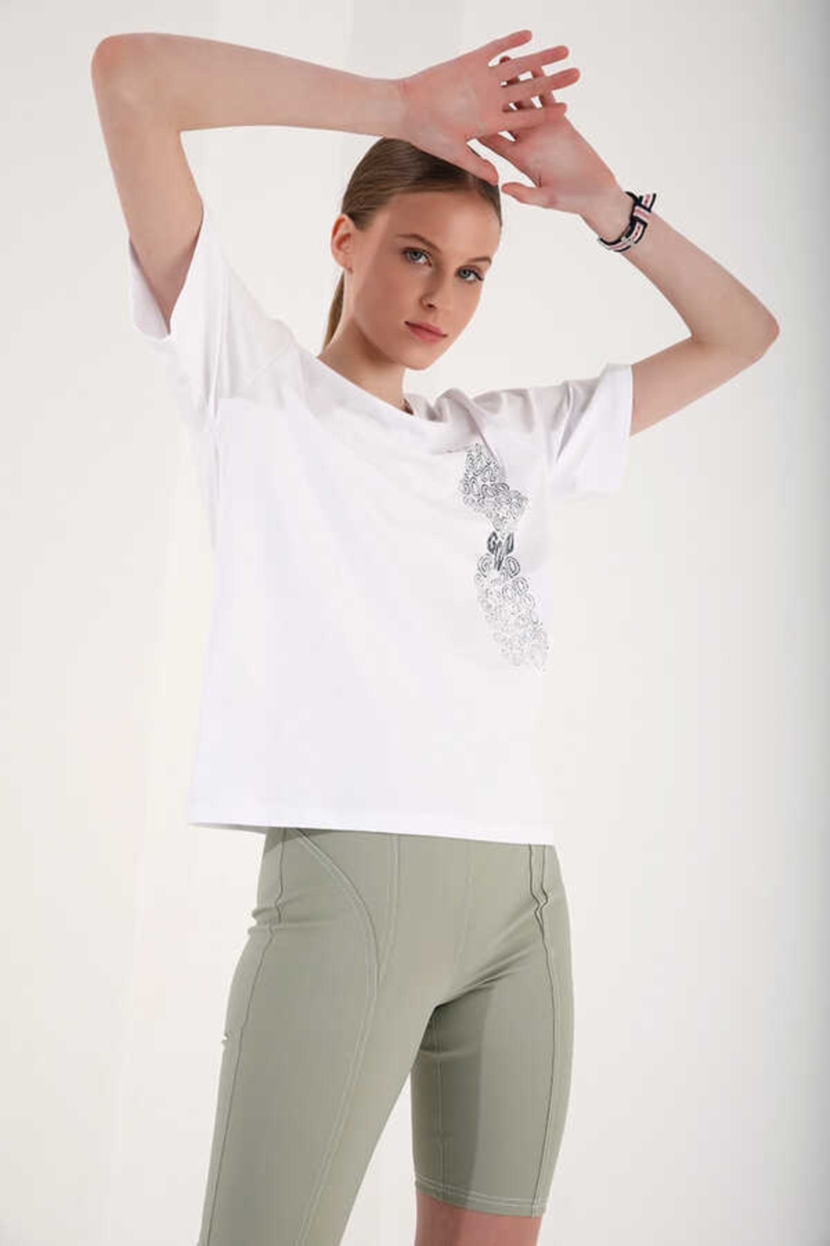 Kadın Beyaz Bisiklet Yaka Deforme Yazı Baskılı Oversize O Yaka T-Shirt 97134-02