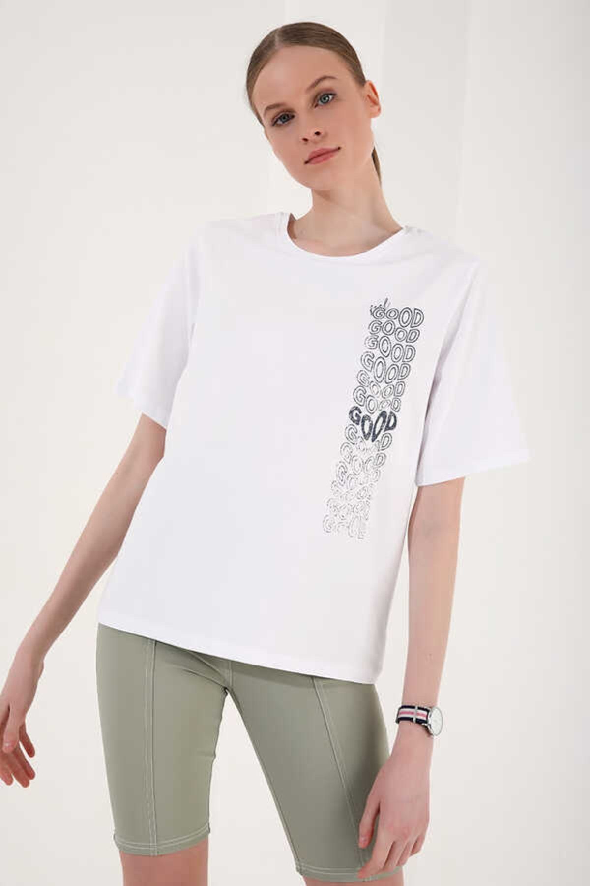 Kadın Beyaz Bisiklet Yaka Deforme Yazı Baskılı Oversize O Yaka T-Shirt 97134-02