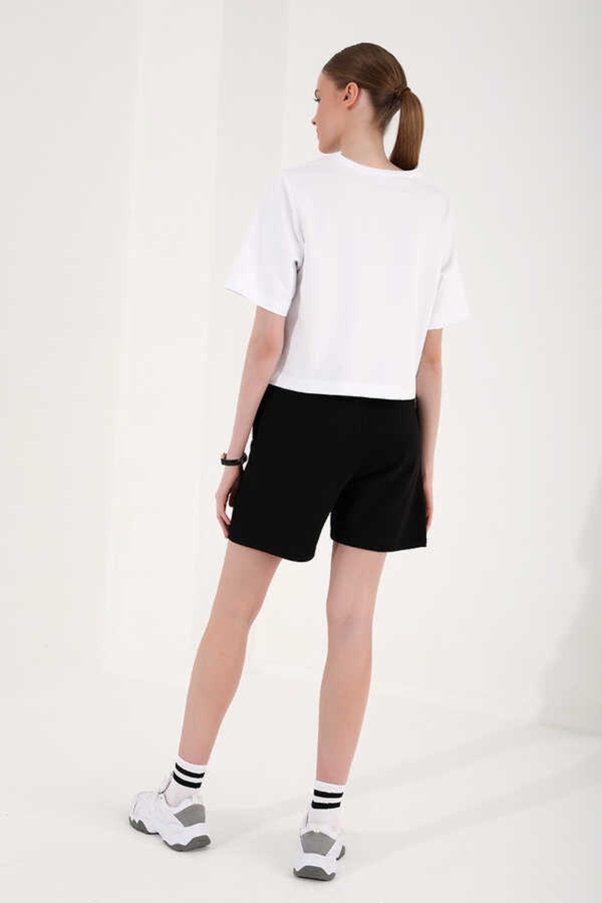 Kadın Beyaz Asimetrik Yazı Baskılı Oversize O Yaka T-Shirt 97136-02