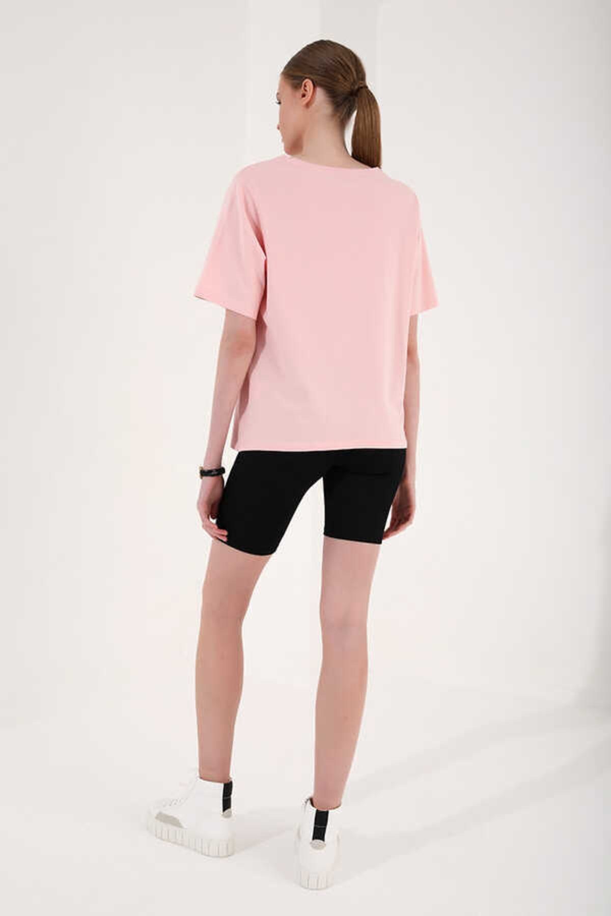 Kadın Pudra Bisiklet Yaka El Yazısı Baskılı Oversize O Yaka T-Shirt 97137-68