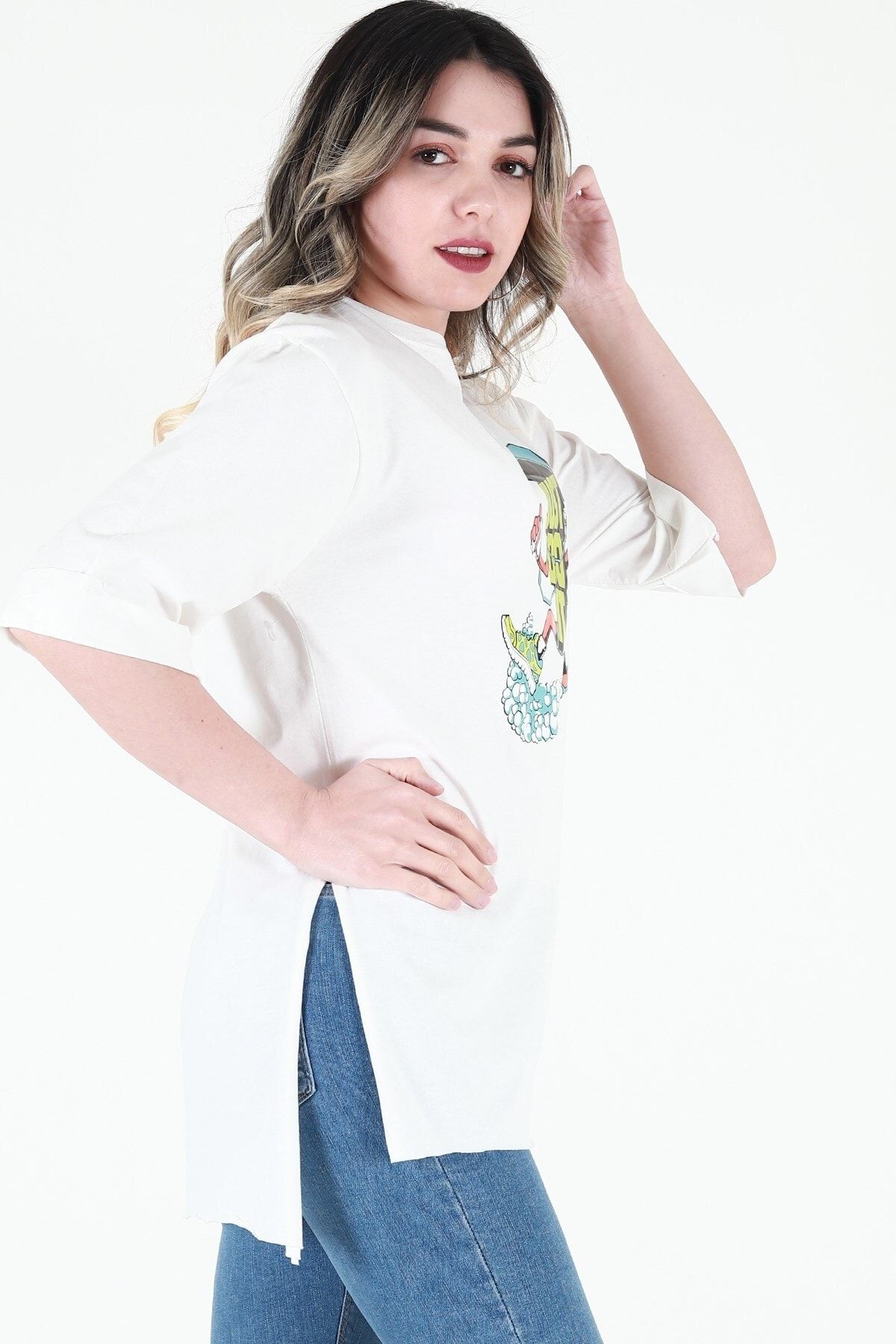 Kadın Beyaz Bisiklet Yaka Baskılı Oversize Duble Kol T-Shirt JD002