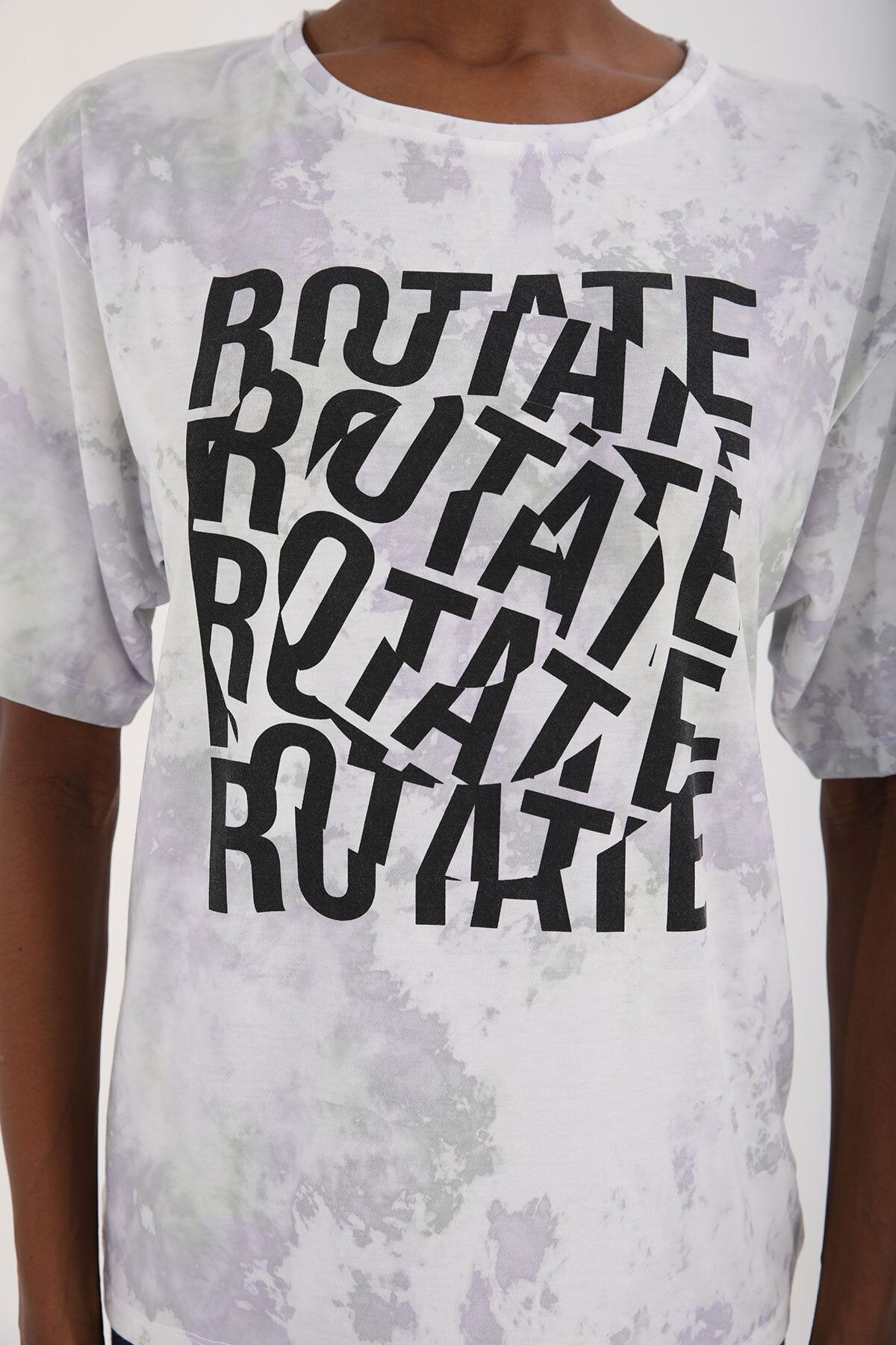 Mor Kadın Yazı Baskılı Batik Desenli Oversize O Yaka T-shirt - 97126