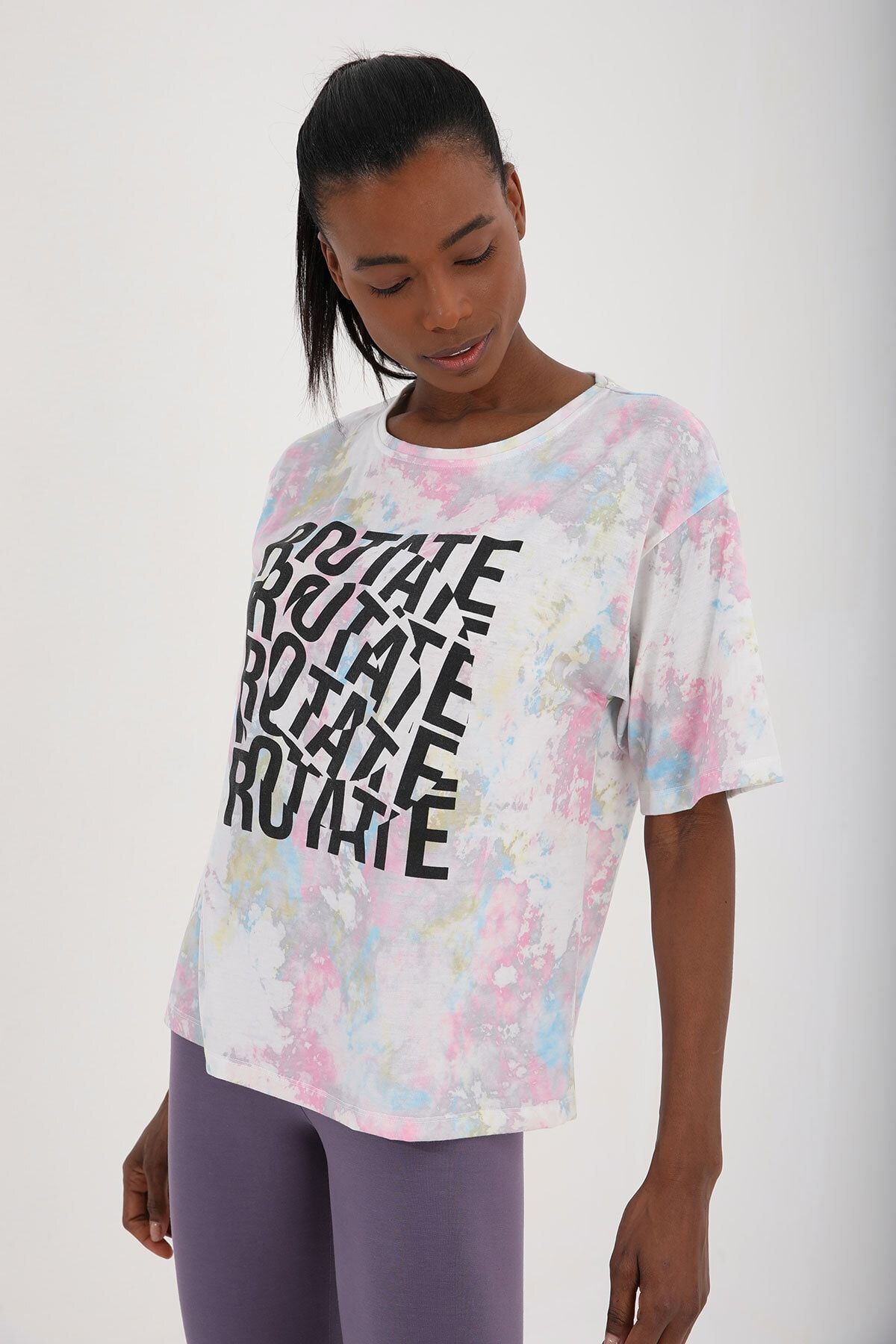 Pembe Kadın Yazı Baskılı Batik Desenli Oversize O Yaka T-shirt - 97126