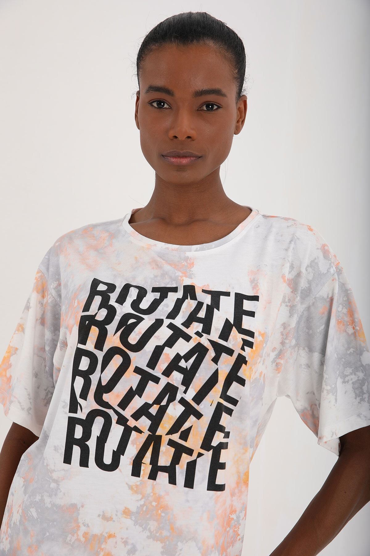 Turuncu Kadın Yazı Baskılı Batik Desenli Oversize O Yaka T-shirt - 97126
