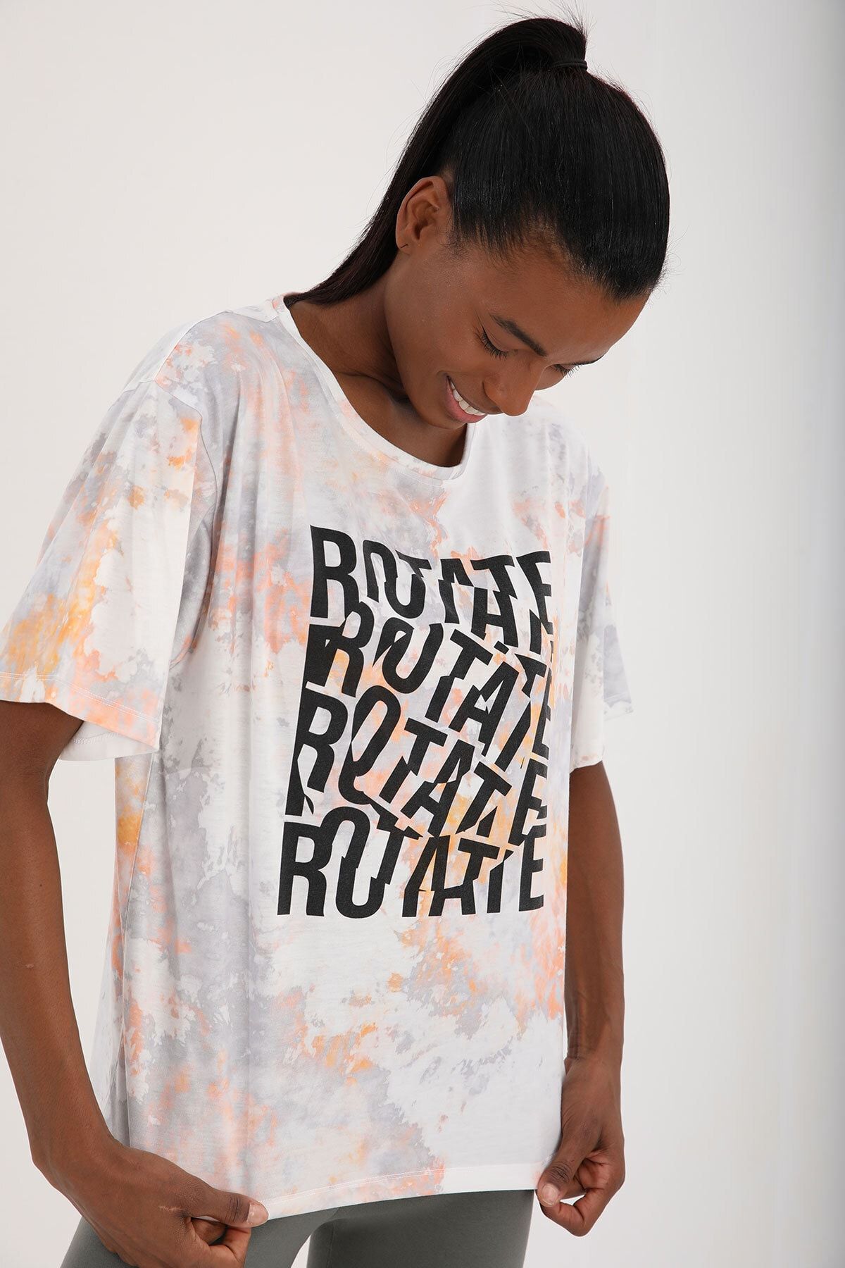 Turuncu Kadın Yazı Baskılı Batik Desenli Oversize O Yaka T-shirt - 97126