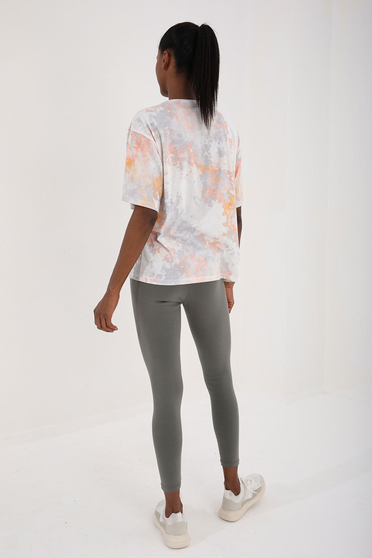 Turuncu Kadın Yazı Baskılı Batik Desenli Oversize O Yaka T-shirt - 97126