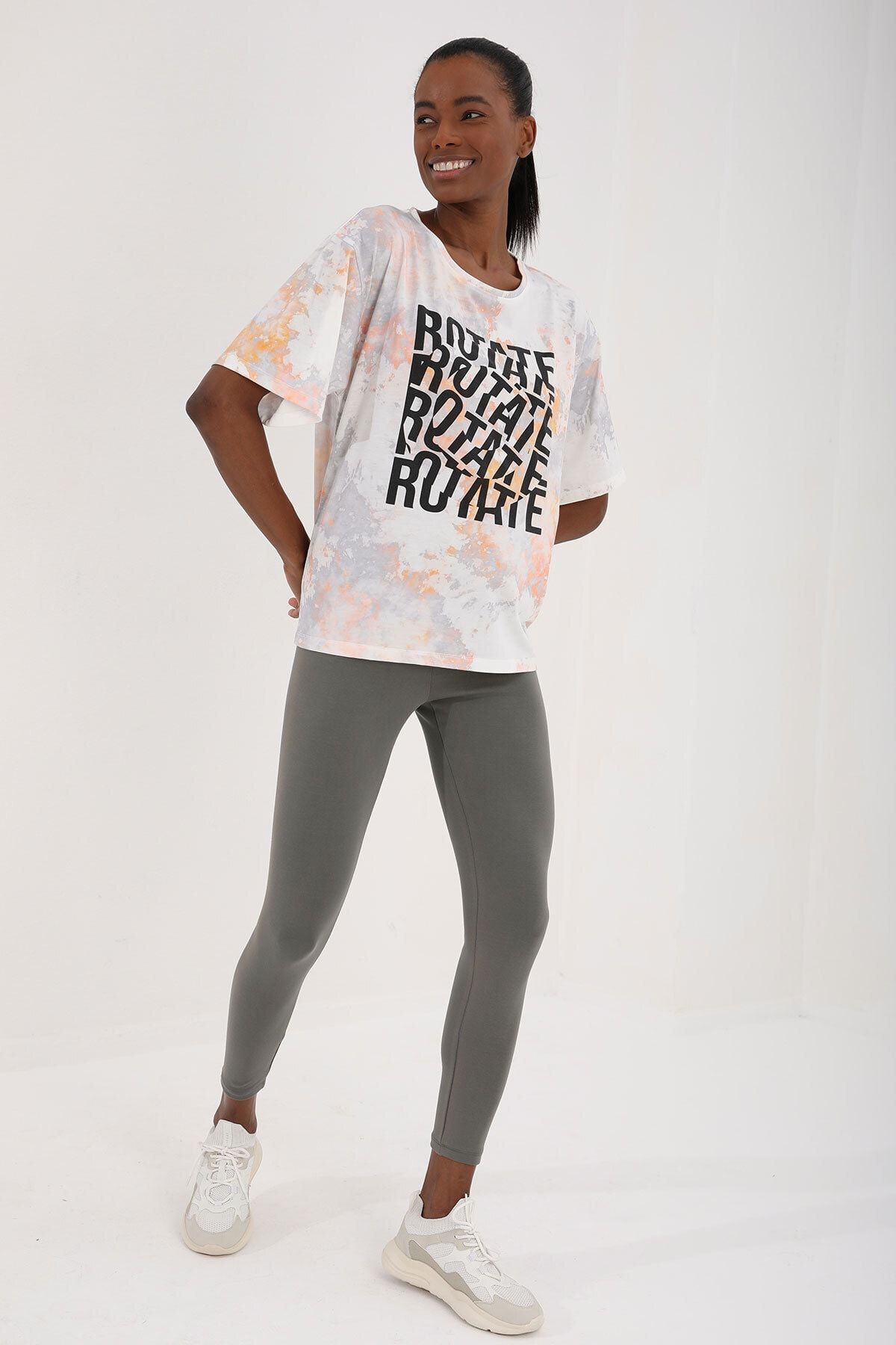 Turuncu Kadın Yazı Baskılı Batik Desenli Oversize O Yaka T-shirt - 97126