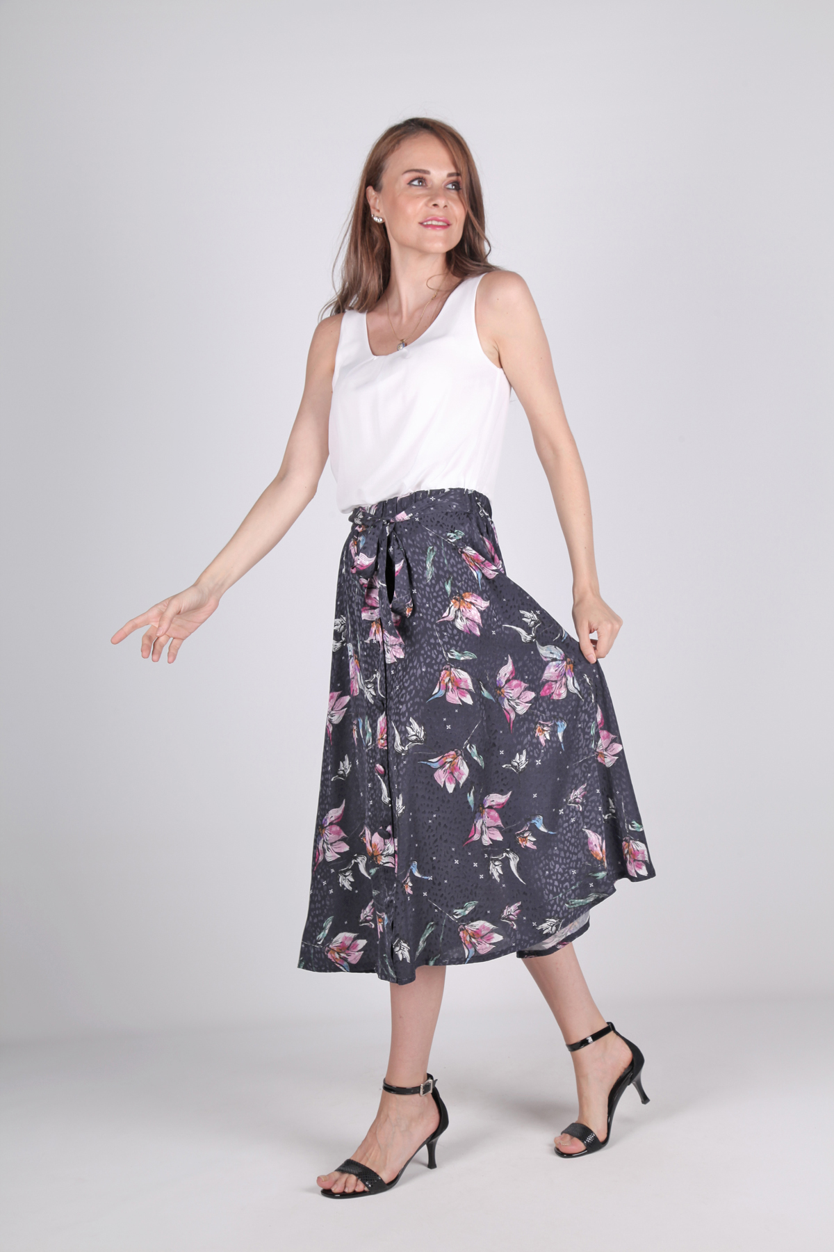 LACİVERT ÖNÜ DÜĞMELİ DİZ ALTI ETEK