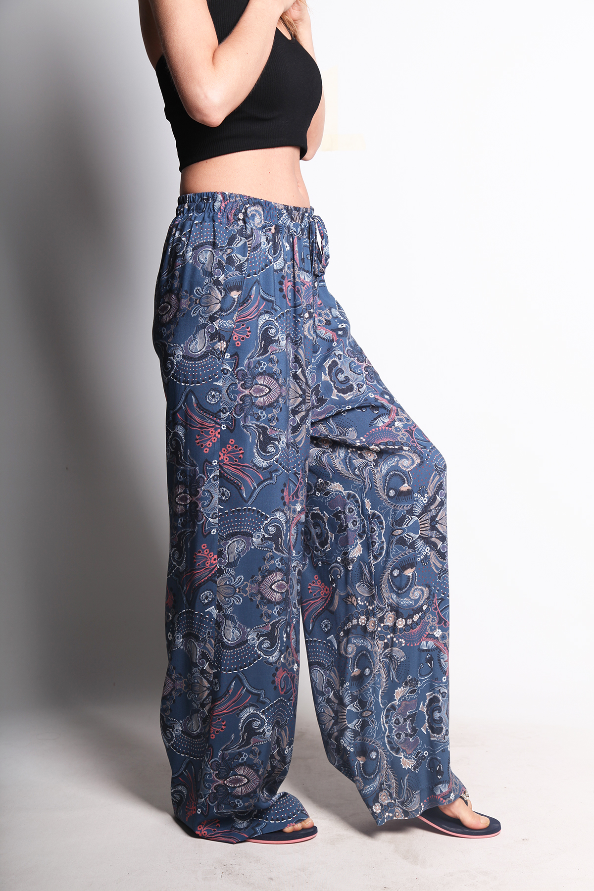 OTANTİK DESENLİ GENİŞ PAÇA PANTOLON